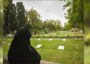 Can women visit graves in the Hanafi Madhab