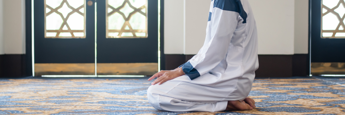 Sitting Imam can lead a sitting follower